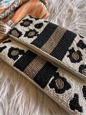 🐆 Chic Beaded Leopard Print Clutch 🐆
